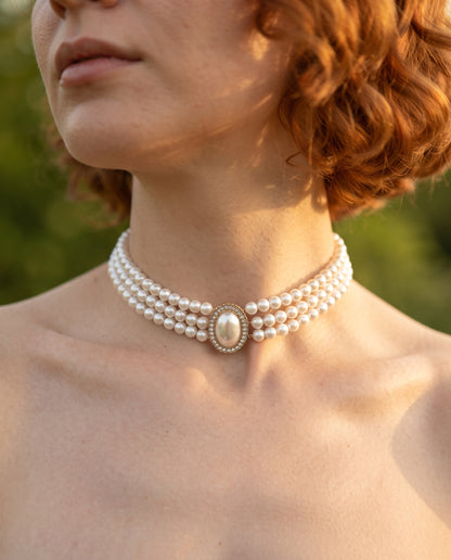 Collier Élégant Orné de Perles – photo lifestyle 2