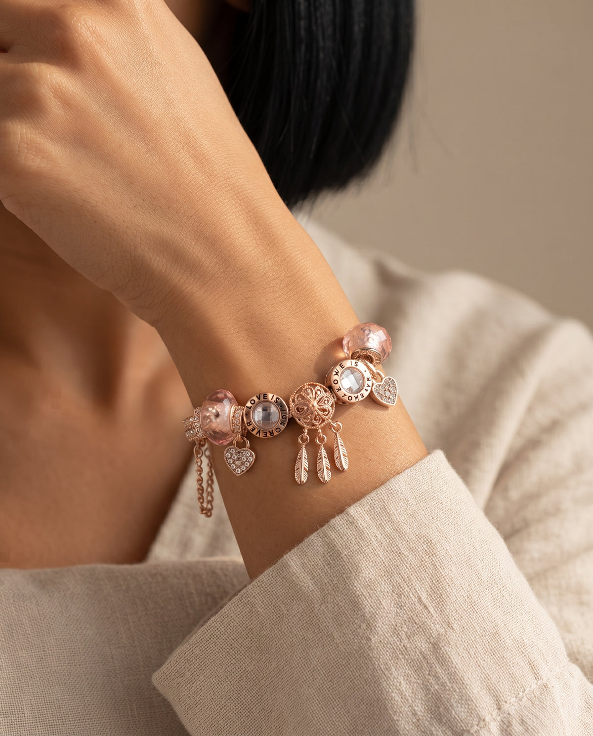 Bracelet en Argent avec Breloques et Pendentif Attrape-Rêves – photo lifestyle 1