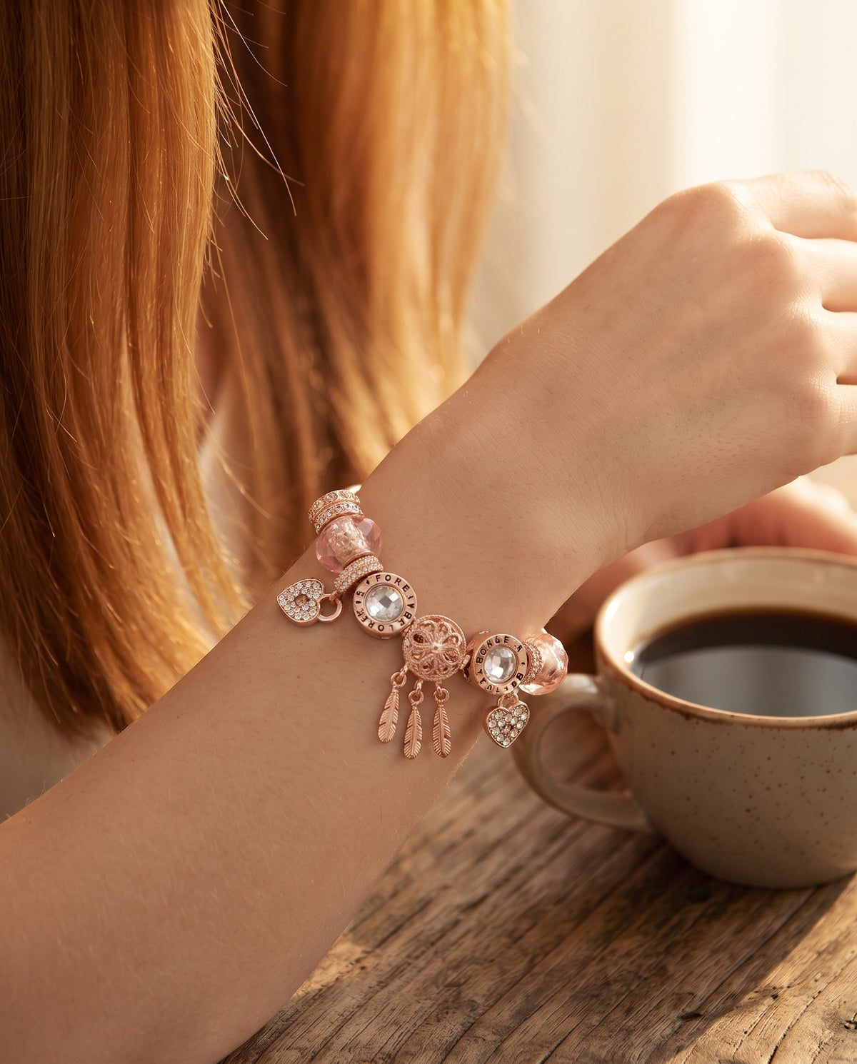 Bracelet en Argent avec Breloques et Pendentif Attrape-Rêves – photo lifestyle 2