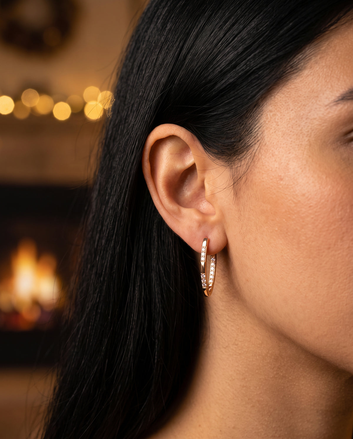 Boucles d’Oreilles en Or Serties de Zircons – photo lifestyle 3