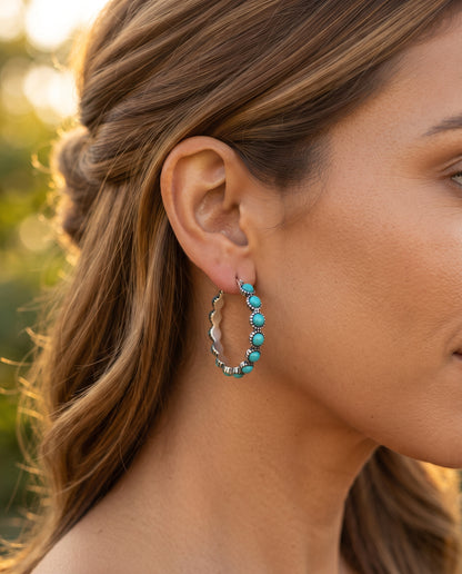 Boucles d’Oreilles Vintage en Turquoise Circulaires – photo lifestyle 2