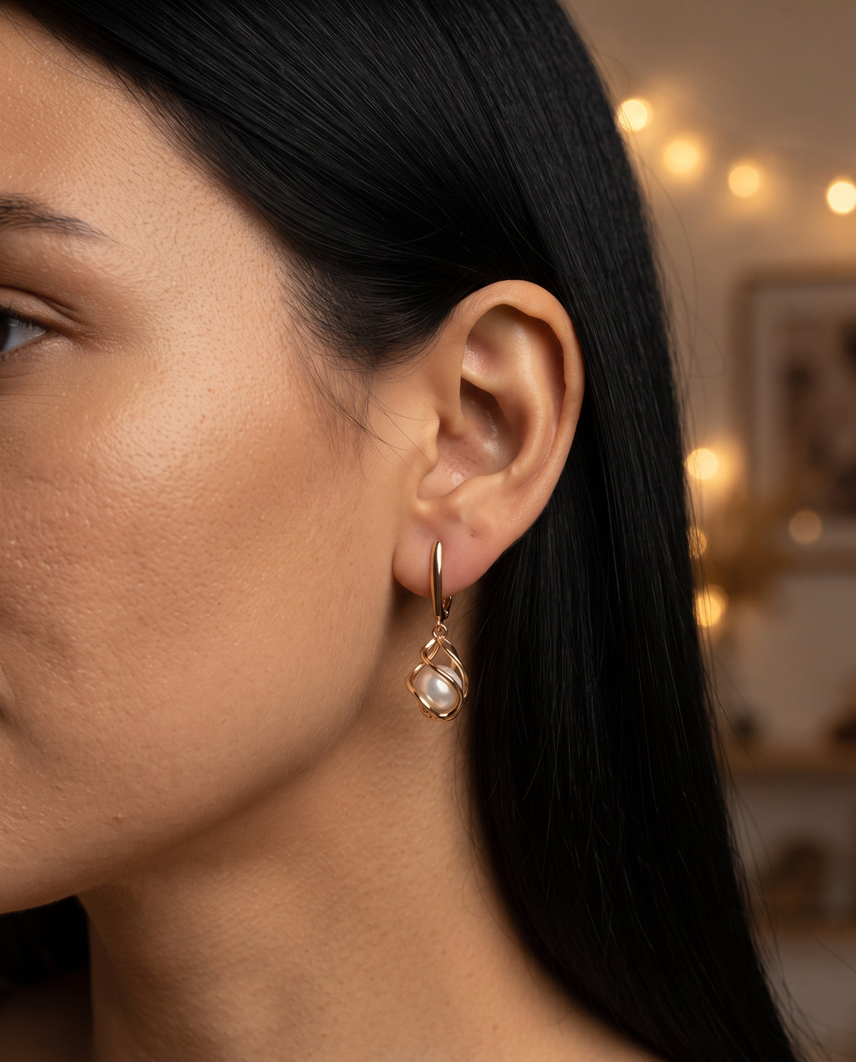 Boucles d’Oreilles en Or Ornées de Perles – photo lifestyle 3
