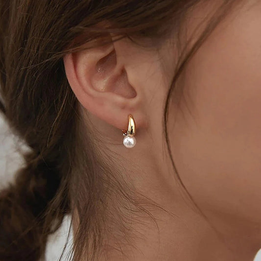 Refined Earrings with Small Golden Pearls