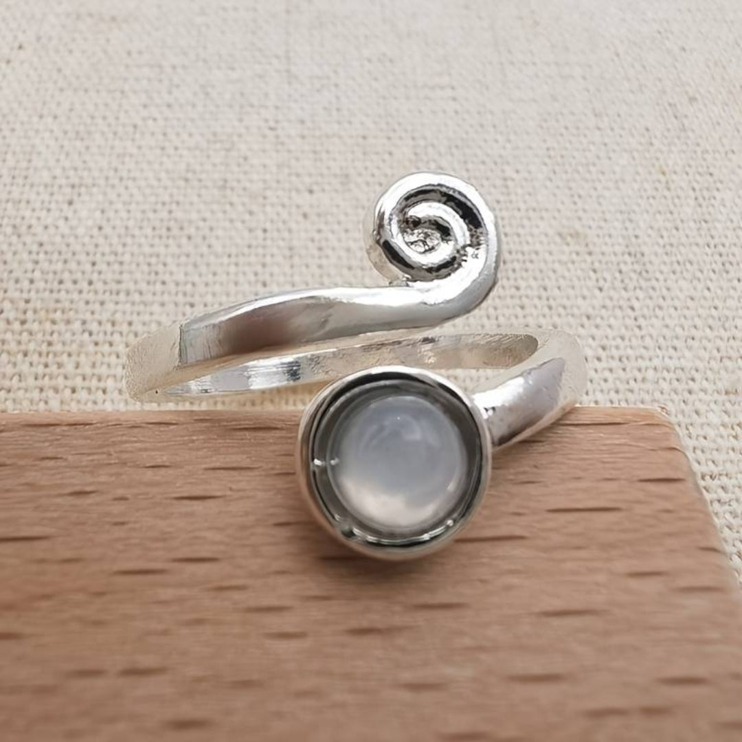 Anello Vintage a Spirale con Pietra di Luna