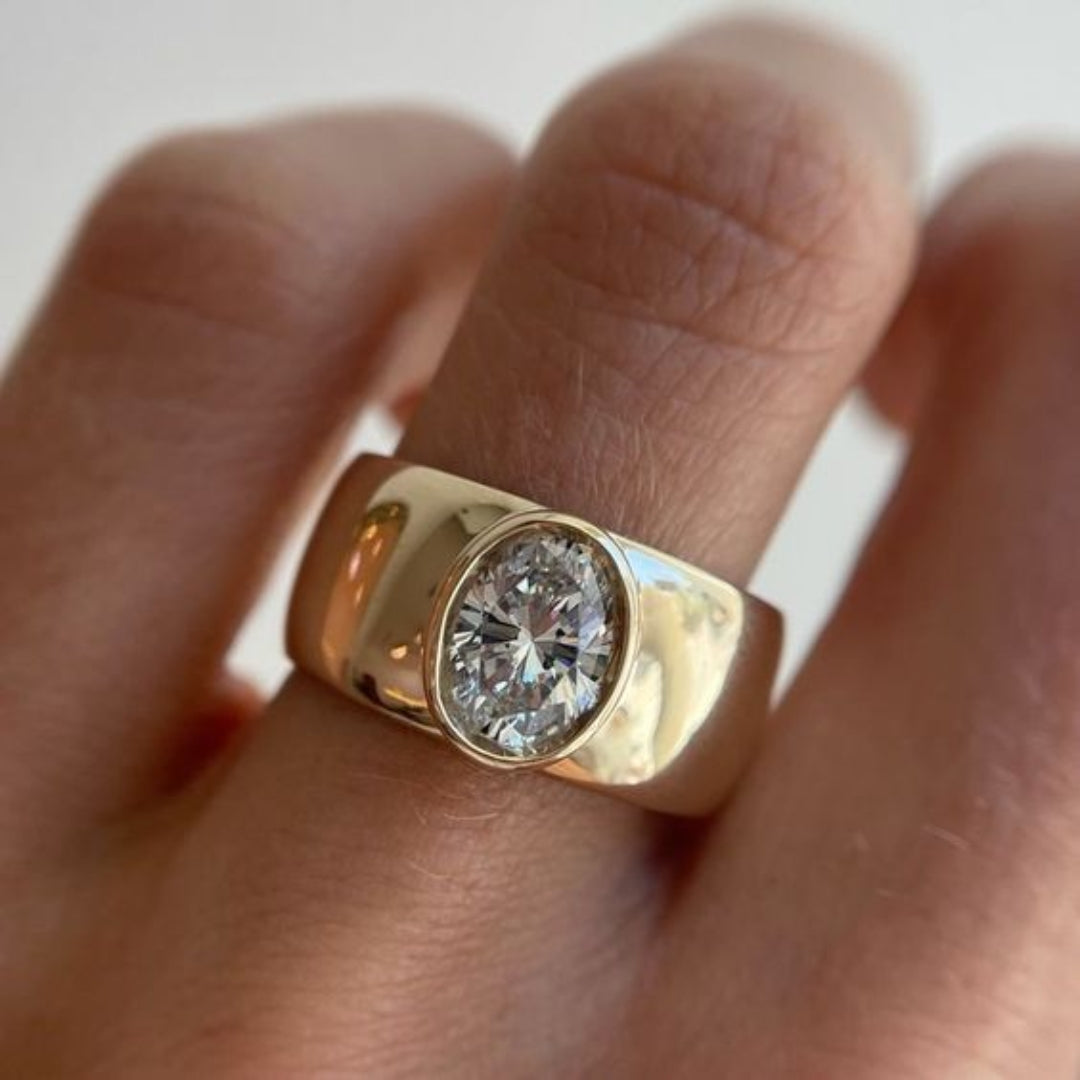 Vintage Gold Ring with Inlaid Cubic Zirconia