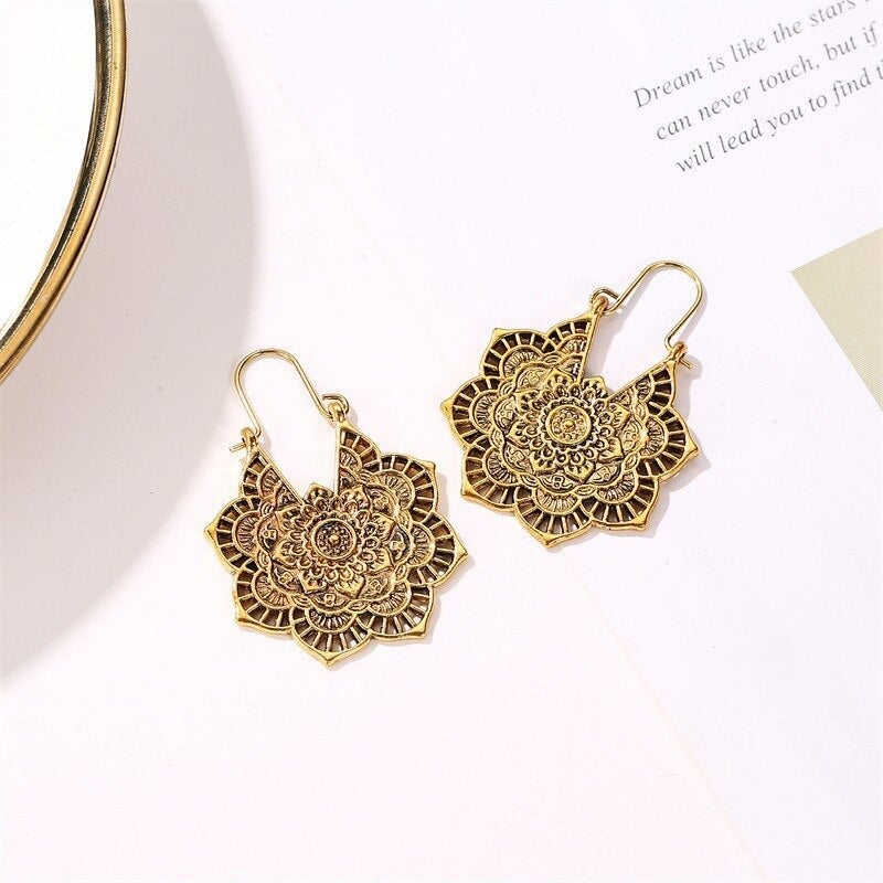Ohrringe mit Lotus-Mandala-Motiv