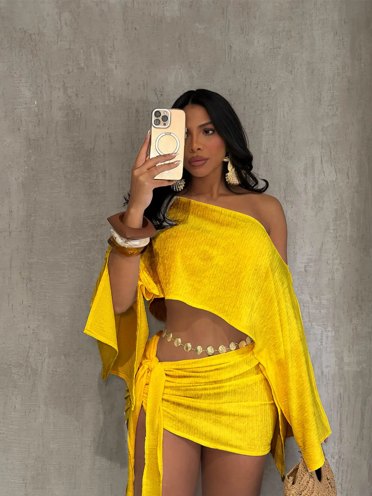 Off-Shoulder Crop Top & Bodycon Skirt Set – Elegant Beach Holiday Outfit