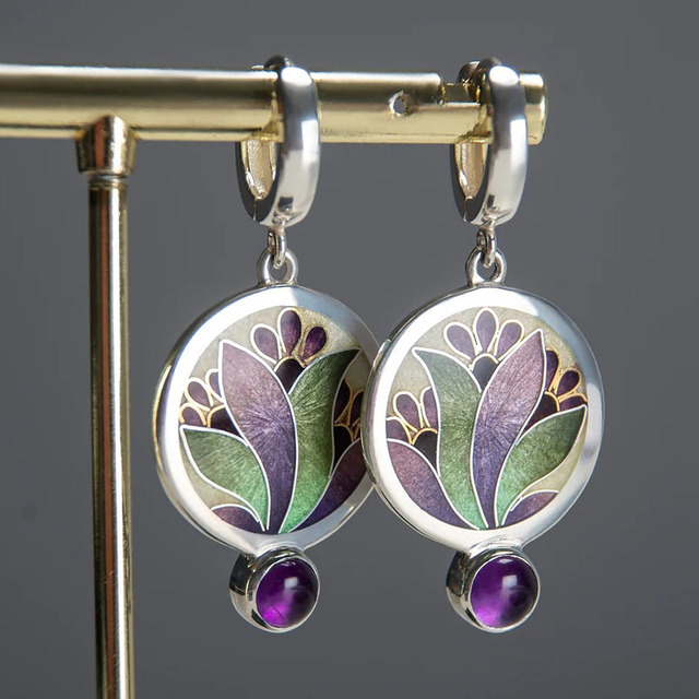 Boho-Silberohrringe mit violetten Kristallen