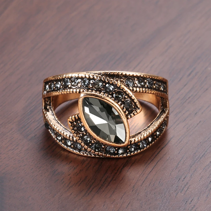 Elegante Anillo con Cristal Negro