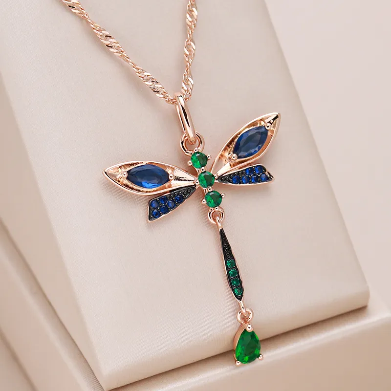 Elegante Halskette mit Libelle