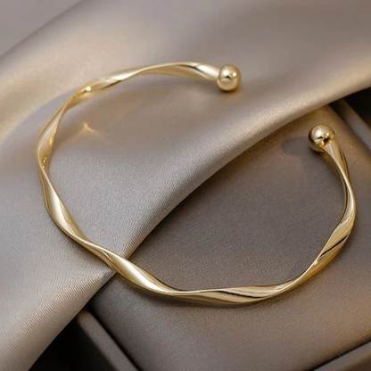 Elegantes offenes Goldarmband
