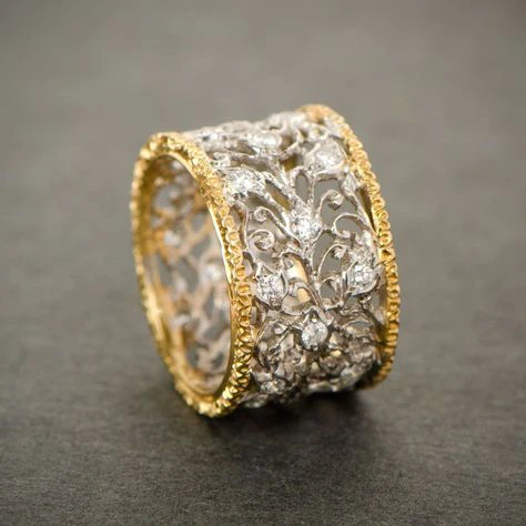 Vintage Ring with Crystal and Golden Ivy Details