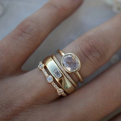 Set goldene Ringe mit Zirkonia