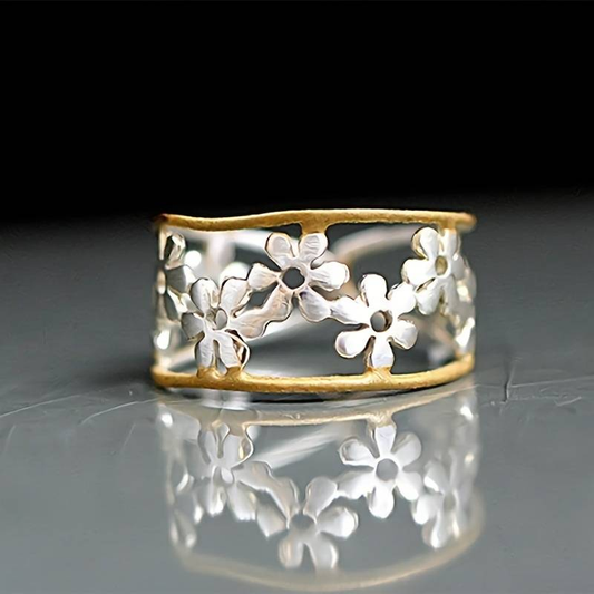 Irregular Daisy-Style Floral Ring